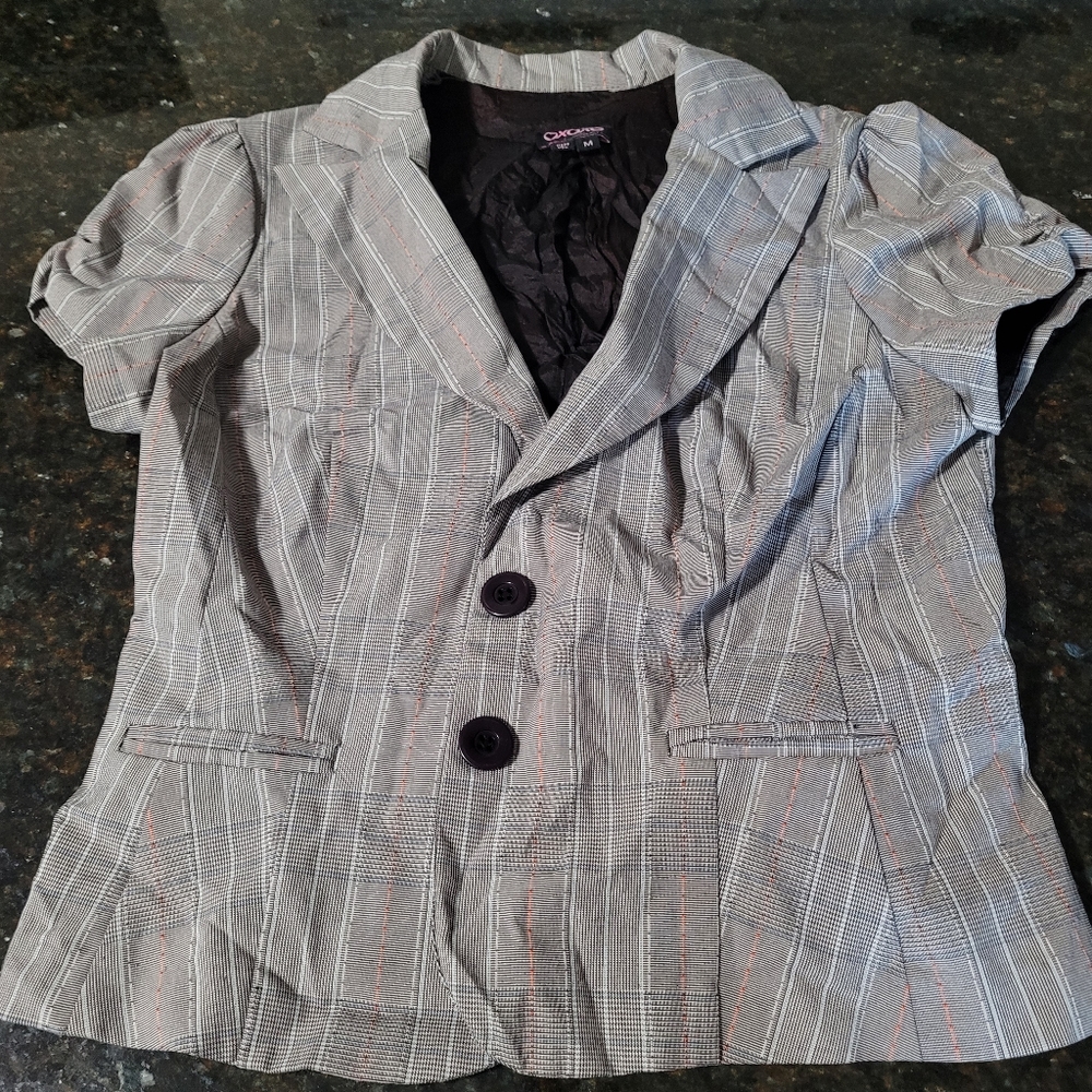 Gray Short-Sleeved Blazer with Notched Lapel